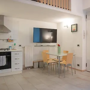casa-ludo-milano-navigli.italymilanhotels.net/